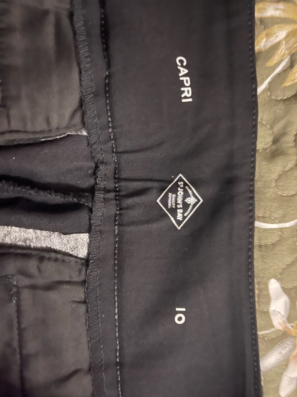 Tacera Black Ponte capri Pants sz 10 and blue top sz L - Picture 6 of 7
